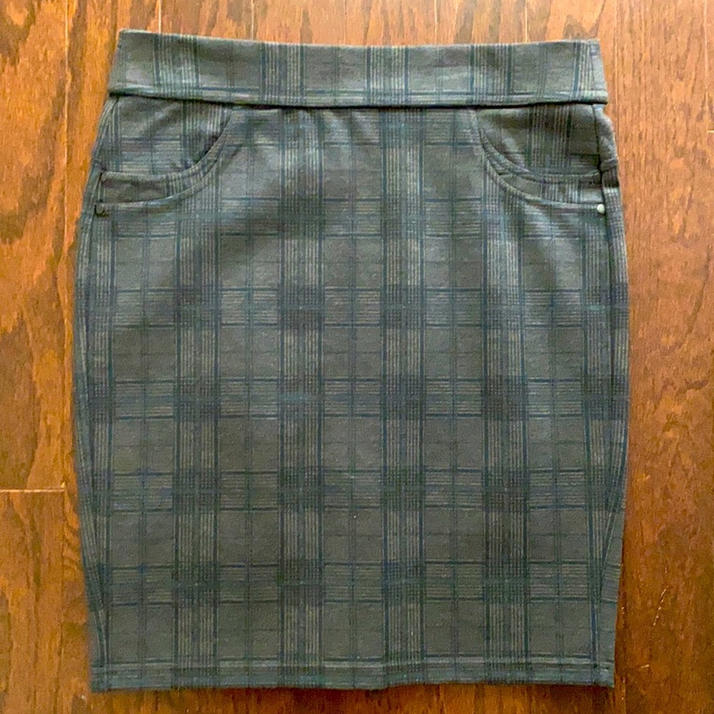 Grey pencil skirt